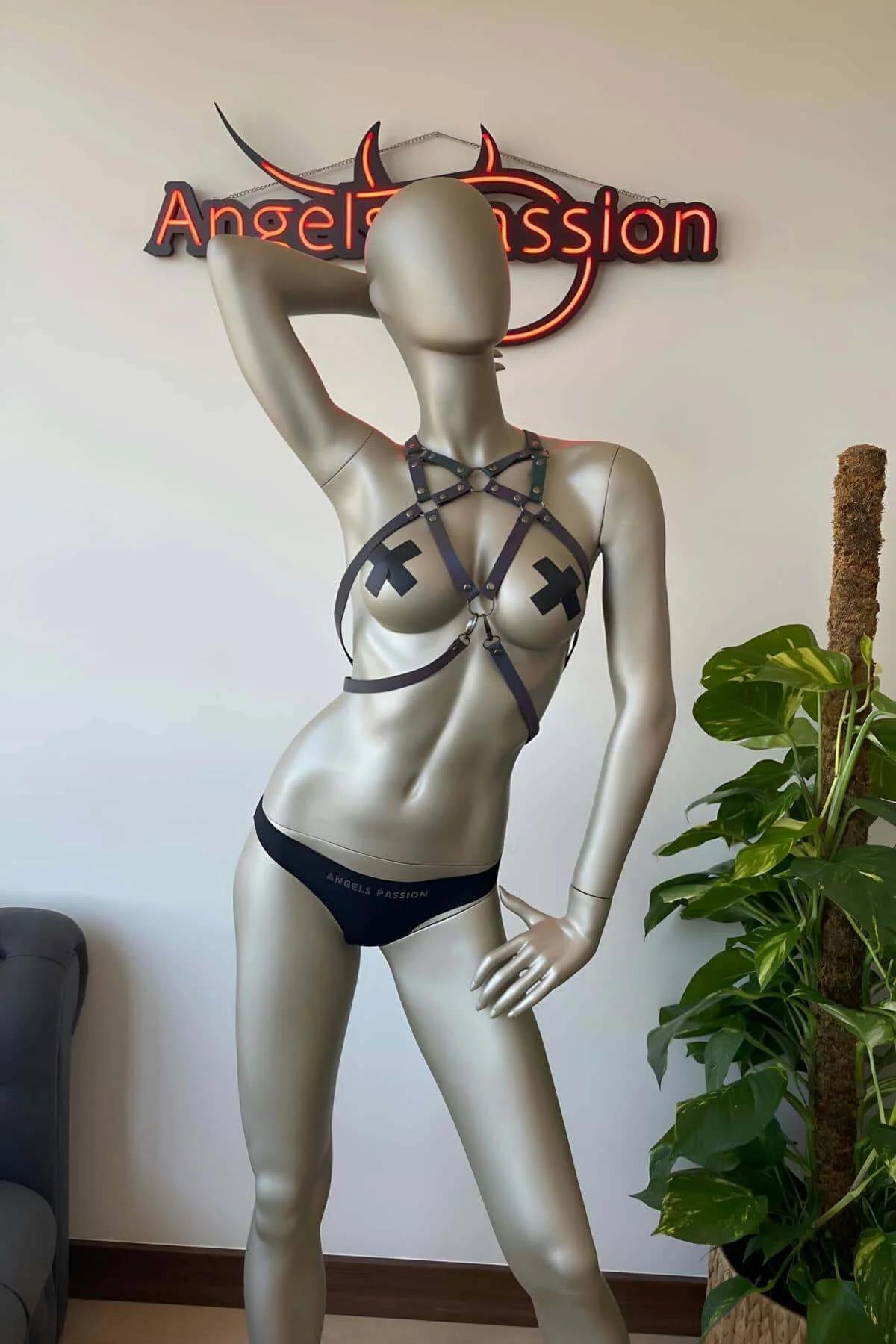 Pembe yeşil ve sarı tonlara dönüşen holografik reflektör polyester bant askılar yakın çekimi