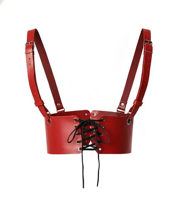 siyah bağcıklı ön, gümüş rondelalar ve antrasit ayarlanabilir omuz askılarıyla kırmızı suni deri underbust harness