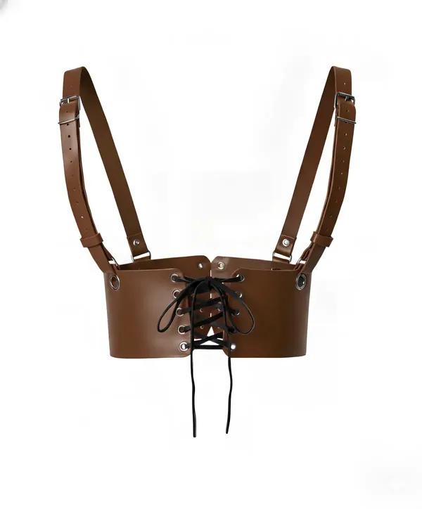 Kahverengi suni deri underbust harness, siyah bağcıklı ön kapama ve ayarlanabilir gümüş tokalu omuz askıları