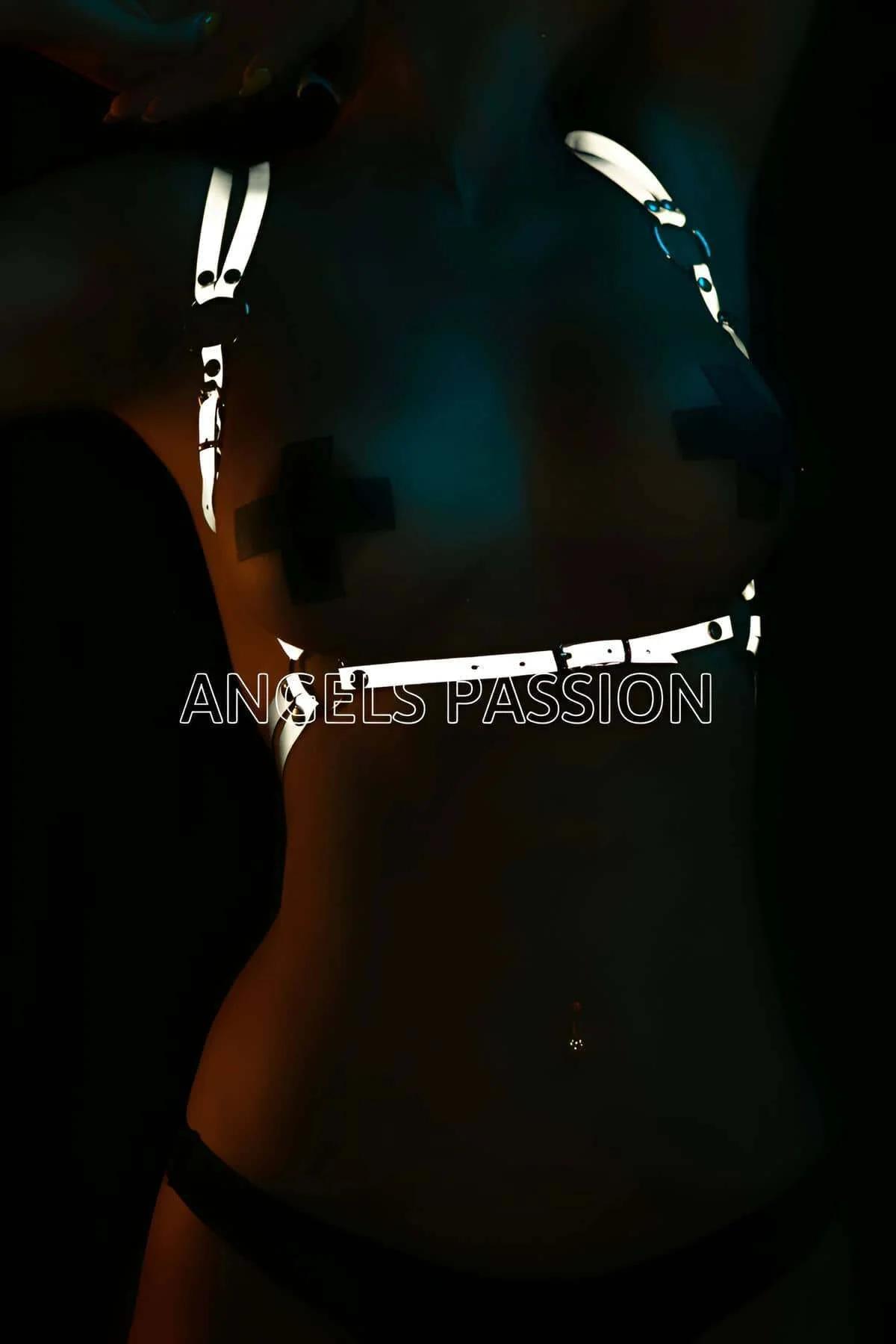 reflektörlü vücut harnessi gümüş ince bantlı ayarlanabilir metal tokalı gece stili aksesuar