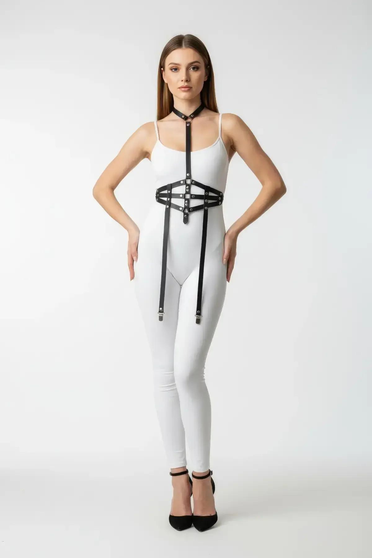Siyah PU deri harness bel korset kafesi gümüş metal halka detayı önden görünüm