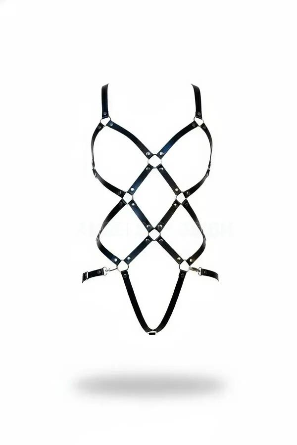 Geometrik elmas askı deseni ve gümüş O-halka bağlantılı siyah suni deri askılı kafes vücut harness