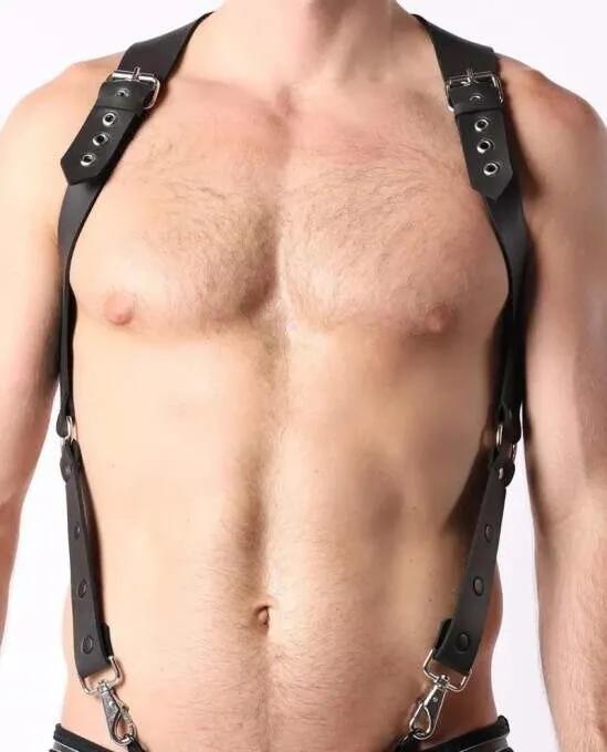 Gümüş tokalar ve ıstakoz pens klipsleri olan siyah suni deri ayarlanabilir askı harness, erkek modelde