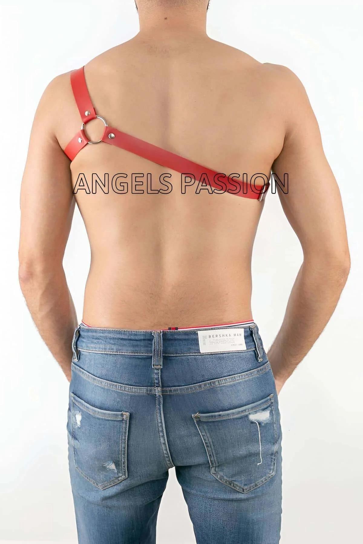 kırmızı tek omuz harness çapraz askı ve çıtçıt-toka ayarlayıcı donanım detayı