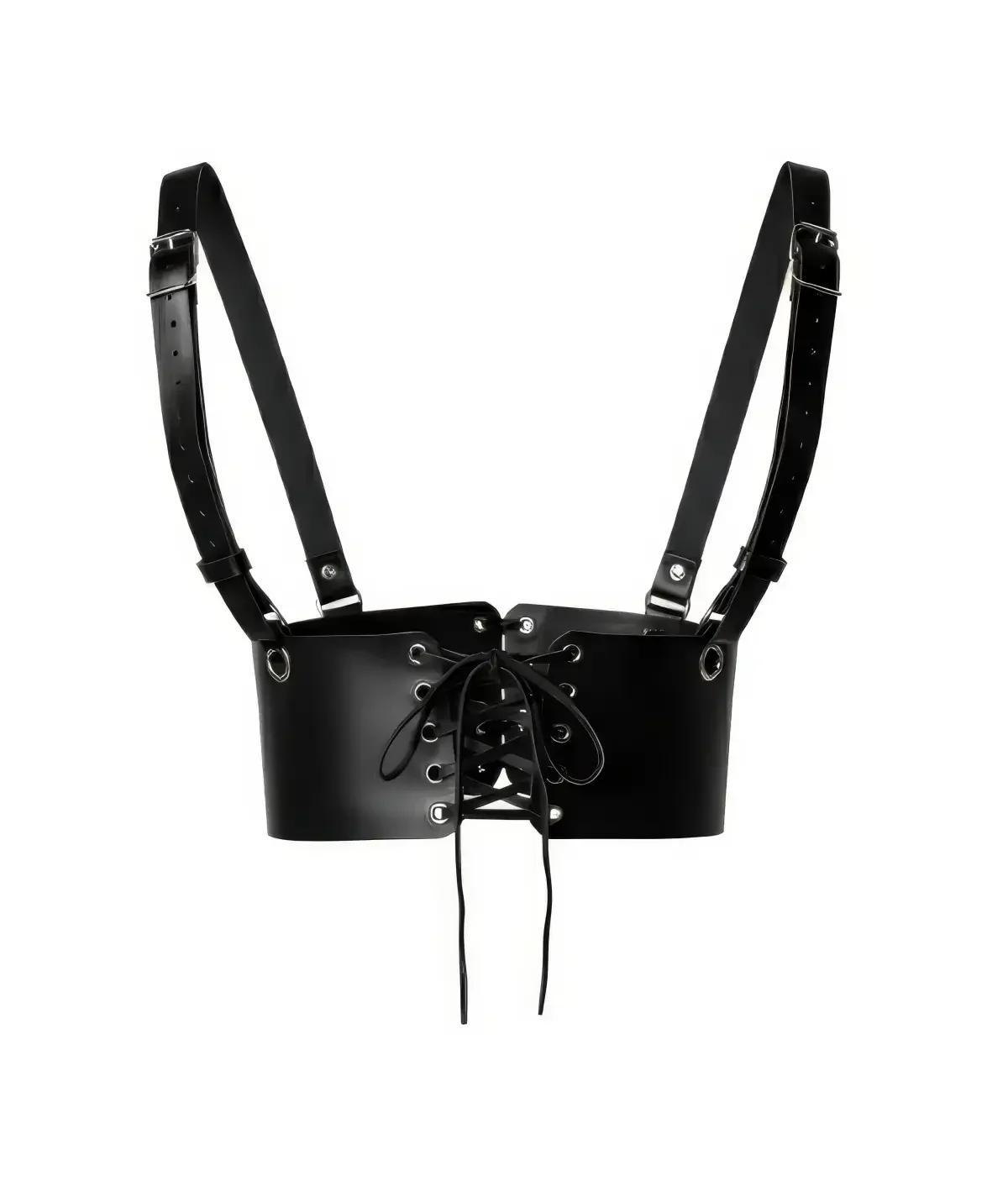 ön bağcık rondelaları ve geniş ayarlanabilir omuz askılarıyla beyaz arka planda siyah suni deri underbust korse harness