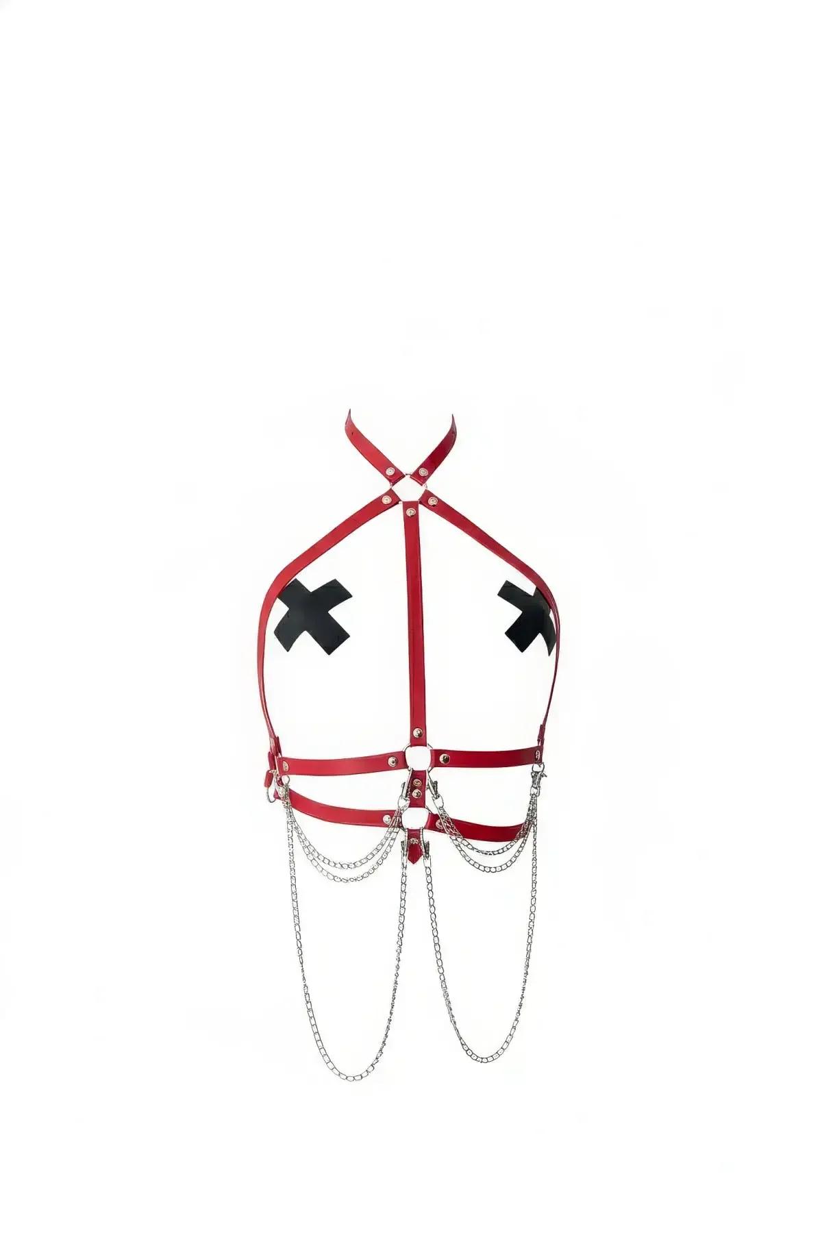 Kırmızı vegan deri vücut harness gümüş zincir sarkıtlı, çapraz göğüs kayışları ve halter boyun bağlantısı