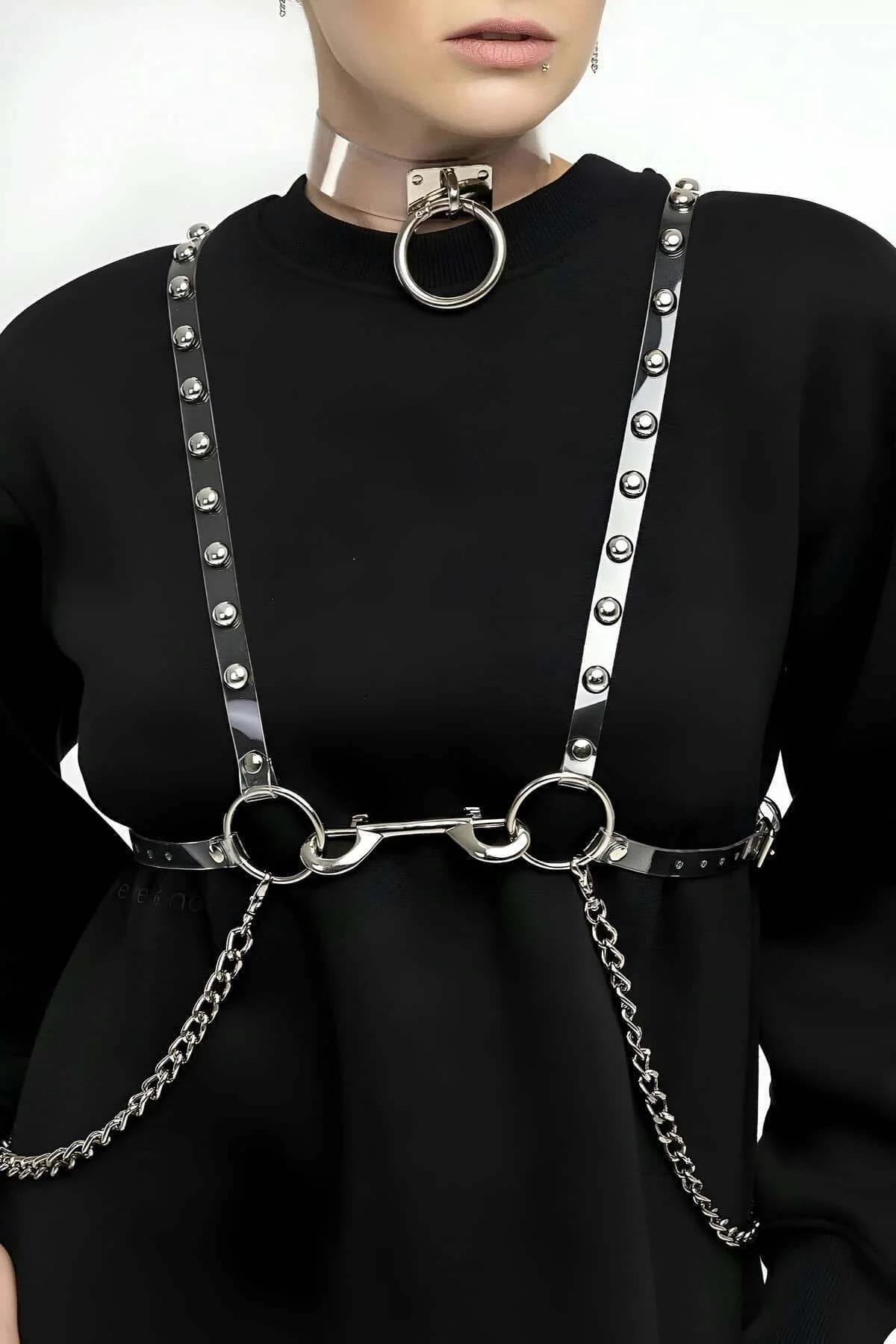 Siyah vegan deri vücut harness gümüş metal perçin O-halka zincir detaylı choker seti